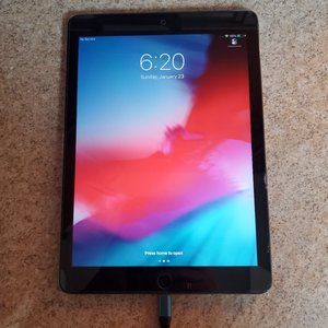 iPad Air MD791 16GB Tablet Lightning Cable Adapter Screen Protector Green Cover